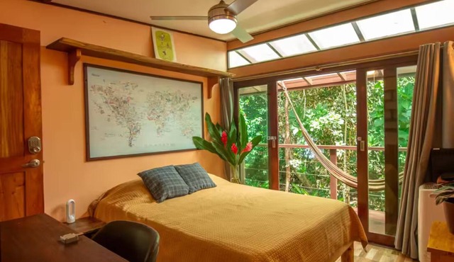 Beachfront Treehouse in Punta Uva - Bedroom w AC in Puerto Viejo de Talamanca