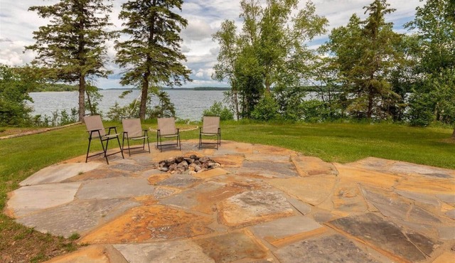 Cabin 110 - Pet Friendly/Open Loft/Modern/Clean in Walker