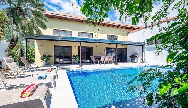 Casa Gris with private pool near the beach in Jaco in Jacó