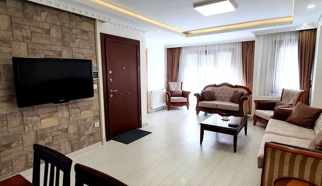 Central Taksim Cihangir 3BR Deluxe: Ideal for Groups and Families, Sleeps 6 in Istanbul