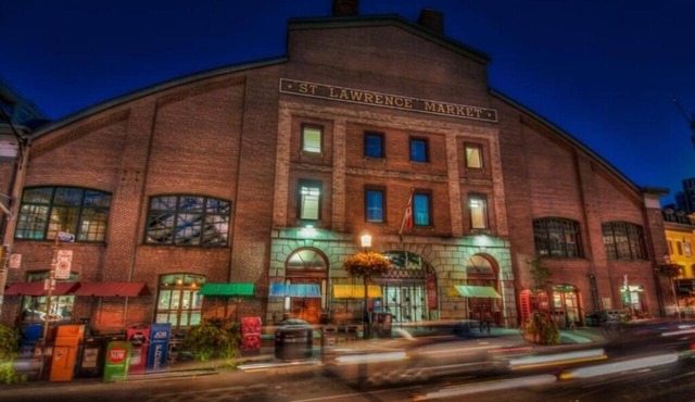 Central Toronto 2BR Near CN Tower and Transit in Toronto