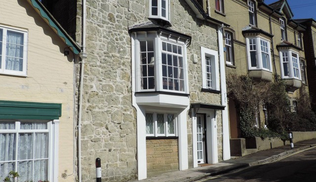 Character Stone Cottage, Heart of the Old Village,10 mins walk to the beach! in Shanklin