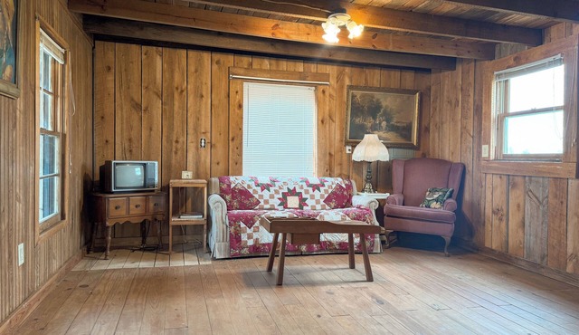 Charming 2-bedroom cabin in Clarkrange in Clarkrange