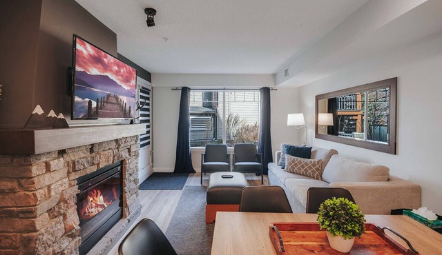 Charming 2BR condo near Canmore and Banff - Hot tub, gym, pet friendly in Dead Man's Flats