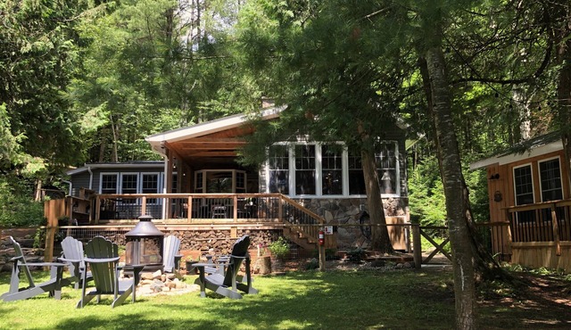 Charming Cottage with: Hot Tub; Deck; Wi-Fi; A/C; BBQ; Firepit; Dock: Pets OK! in Minden Hills