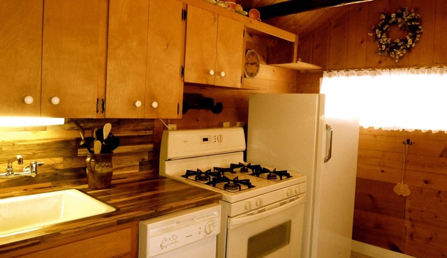 Charming storybook 1940's Cabin Located In The Heart Of Grand Lake Village in Grand Lake