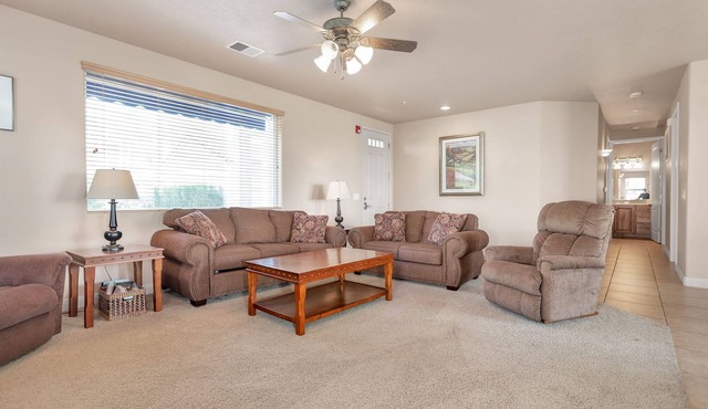 Clean, Spacious lst Floor End Unit Las Palmas w/Great Views in St George