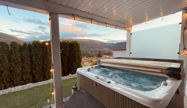 Close to SilverStar mountain getaway 3bedroom suite in Vernon
