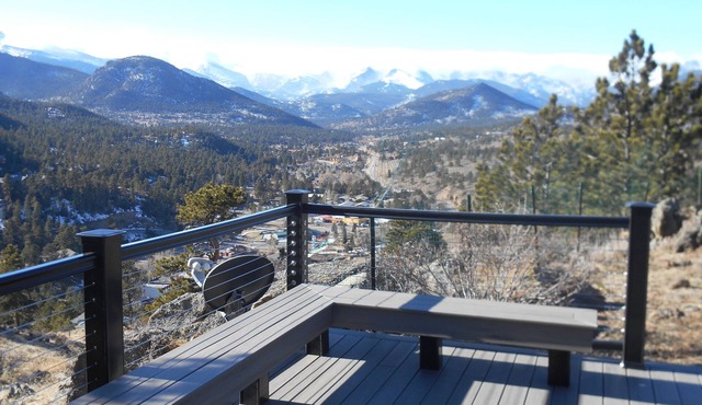 Cloud 9- Hot Tub! Breathtaking Views! Close to town & RMNP Quiet & Serene in Estes Park