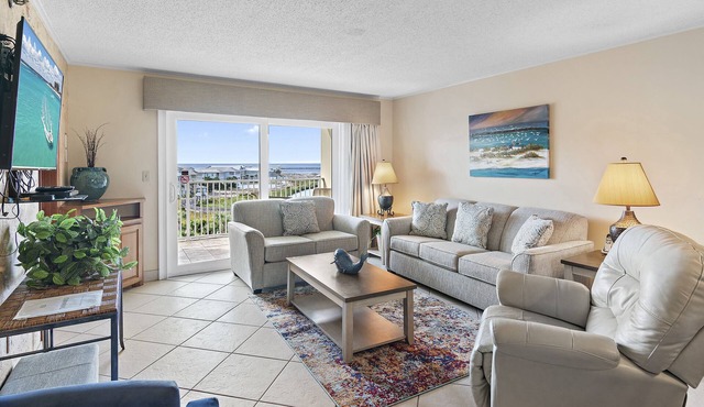 Coastal Comfort & Resort Fun – Islander 613 in Destin