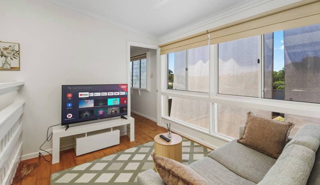 Coastal Wynnum Home | Near Plaza &City Connections in Wynnum
