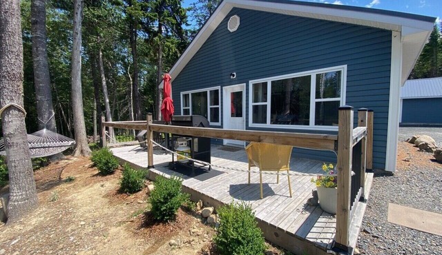 Compass Cove Cottage with Private Hot tub in Waweig