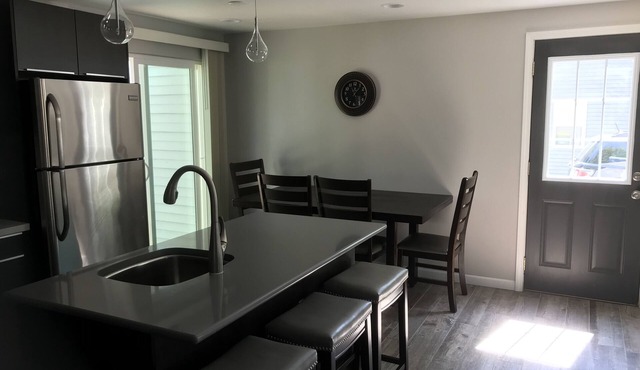 Completely Remodeled Full House 2 Blocks From Lambeau Field in Green Bay