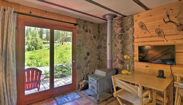 !Cozy Breck Cabin 10 Mins to Pk 9 & free bus! in Breckenridge