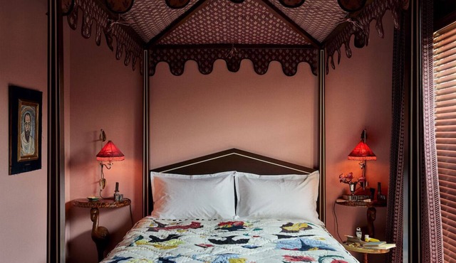 Cozy Gothic Décor Room w/Canopy Bed Perfect for Couples in Baltimore in Baltimore