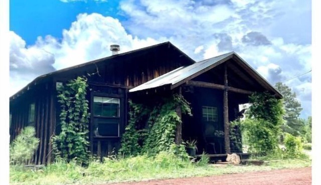 Cozy Rustic Ranch Cabin close to Williams in Parks in Parks
