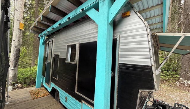 Cozy Vintage Camper - Tealy Wheely in Golden