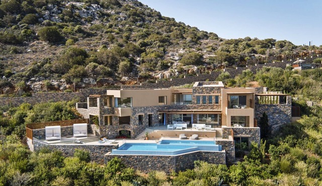 Daios Mansion - Three Bedroom Resort, Sleeps 6 in Vathi
