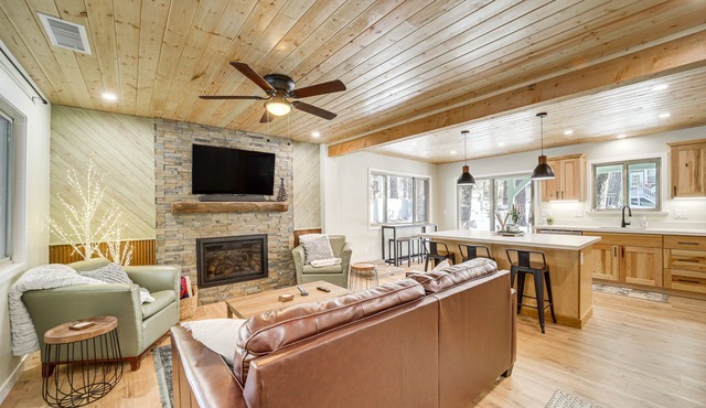 Deck & Fire Pit: Modern Munds Park Retreat! in Munds Park