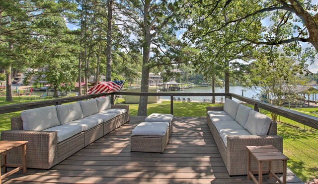 Deck, Fire Pit: Waterfront Lake Hamilton Home in Hot Springs