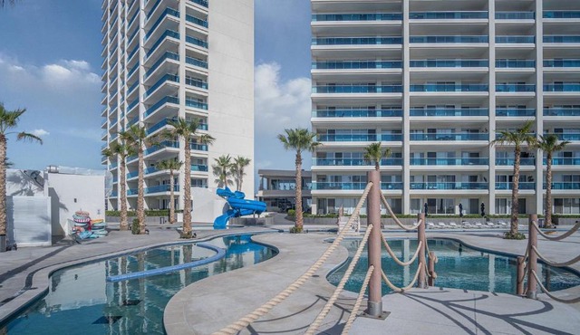 Delightful 2 bedroom condo Encantame Towers Verano 705 in Backus