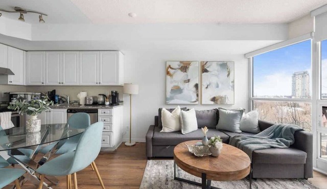Downtown Condo Walk to CN Tower & Entertainment in Toronto
