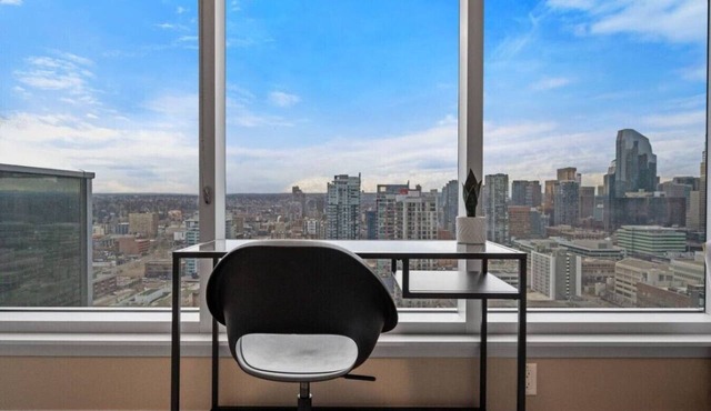 DT Views | Walk to Saddledome| 2BR | UG Parking|AC in Calgary
