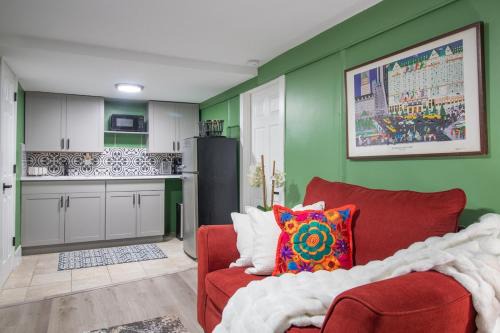 Exceptional & Central, Garden Suite, Top Amenities & Care! in Central Islip