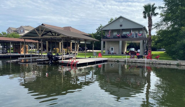 Family Getaway - LBJ Waterfront - Beautiful Lake Views - Game Room - Boat Dock in Kingsland