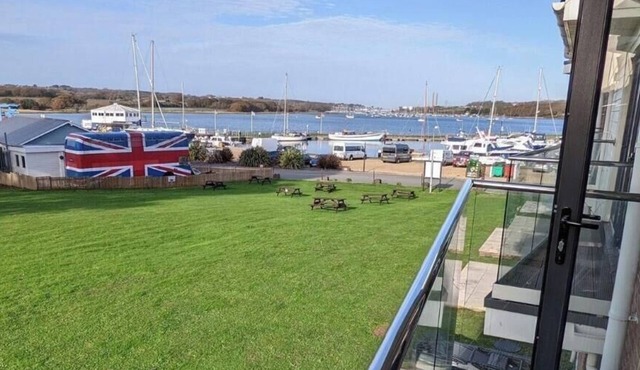 Folly View - First floor apartment that sleeps 4 guests in 2 bedrooms in Binfield