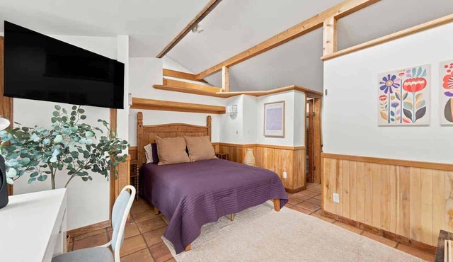 Garden Loft close to CU, trails and Pearl Street in Boulder