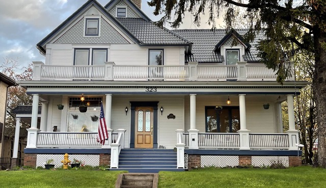Gateway to the North Shore! Spacious home 2.5 blocks from Lake Superior! in Two Harbors