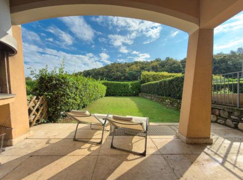 giardino privato e piscina, Oasi Garda in Barcuzzi