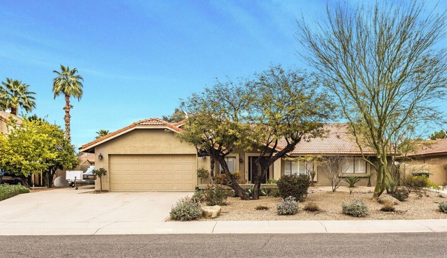 Great Location, Quiet, Beautiful and Comfortable Scottsdale Retreat in Scottsdale
