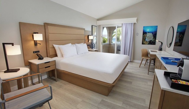 Great Relaxing Overnight Stay! 3 Convenient Units, Pool, Parking On-Site! in Kralendijk