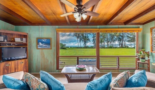 Hanalei Bay, ocean view bungalow. Steps to sand,1B/1BA Local style, romantic! in Hanalei