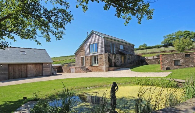 HIGHER HILL BARN, family friendly, luxury holiday cottage in Sherford in KINGSBRIDGE