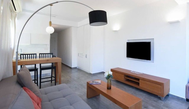 Hilton Area 2BR by HolyGuest in Tel Aviv-Yafo