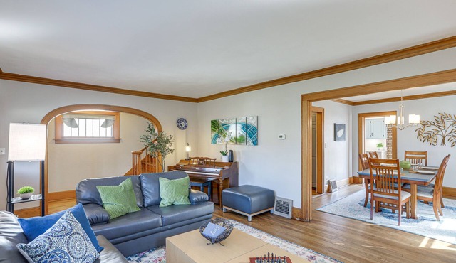 Historic Lorain Home: Walk to Lake Erie! in Lorain