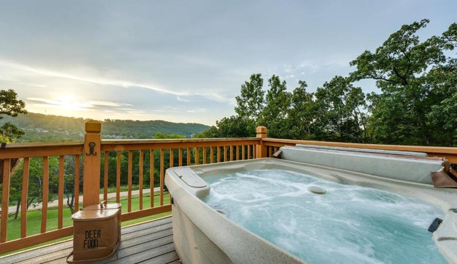 Hot Tub & Fire Pit! Lake-View Home in Blue Eye in Blue Eye