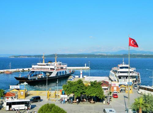 Hotel Crowded House in Eceabat