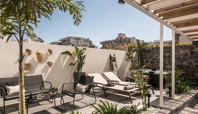 Icos City 1. Luxury, spacious apartment with jacuzzi and private patio. in Limenas Chersonisou