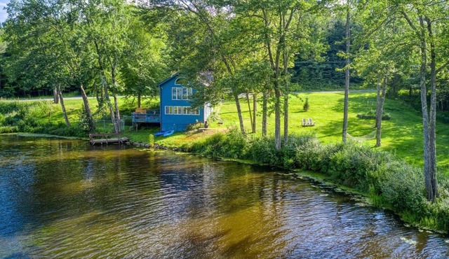 In the cloud ~your cozy lake house in Swan Lake
