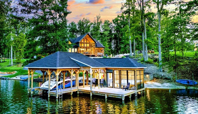 Lakefront Lake Anna, Pool, Boat Dock, Deck Vie in Bumpass
