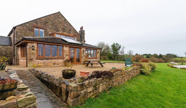 Lakeside Escape, stone countryside cottage in Staffordshire