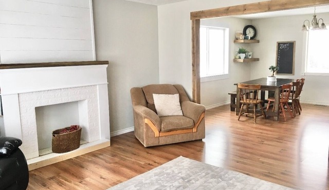 Large, Family Friendly Country Full house near Waterton and Cardston in Cardston