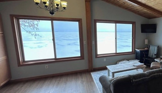 Leech lake cabin with gorgeous views! 2br/2ba pet friendly! 6 PERSON HOT TUB! in Walker