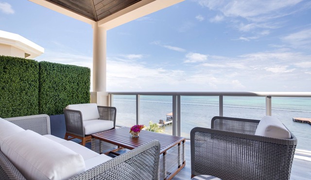 LUXURIOUS OCEANFRONT 3 BDRM PENTHOUSE -"ONE OF A KIND", TOP AMENITIES, PRIVACY in Ambergris Caye