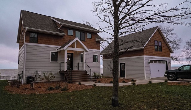 Luxurious Waterfront Beach House Near Lambeau Field and Door County! in Green Bay