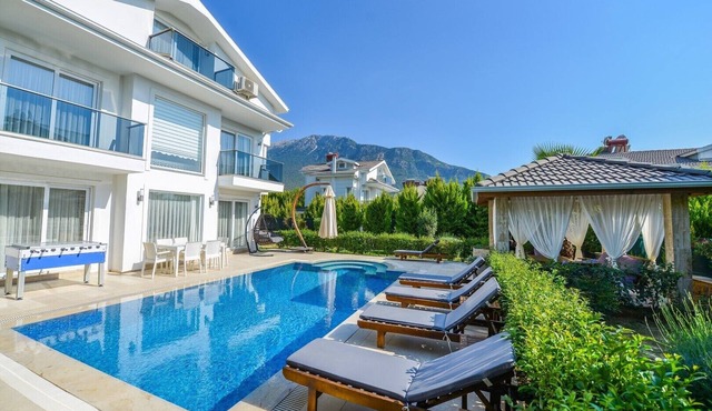 luxury 3 bedroom city villas in oludeniz for rent with private pool and garden in fethiye